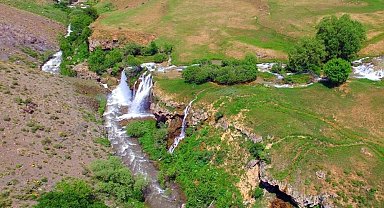 Erzincan'da Konarlı Şelalesi doğal güzelliğiyle ziyaretçilerini bekliyor