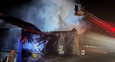 Erzincan'da müştemilat alevlere teslim oldu