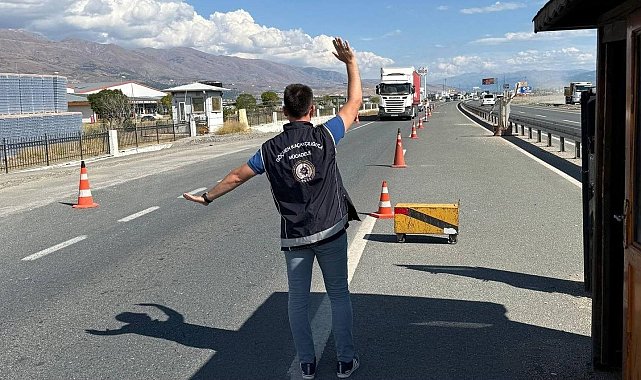 Erzincan'da "Düzensiz Göç ile Mücadeleye yönelik Huzur Uygulaması" yapıldı