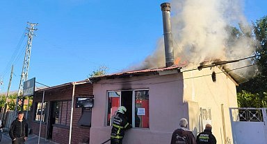Erzincan'da tandır evi yandı
