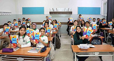 Esenler Belediye Başkanı Göksu'dan eğitime 8 milyon defter ile dev destek
