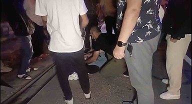 Esenler'de kazan yapan araç alev aldı: 5 yaralı