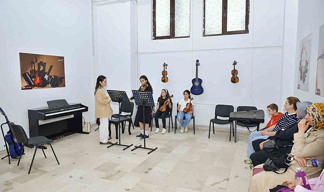 Esenyurt Belediyesi Kadın Sanat Merkezi'nde dersler başladı