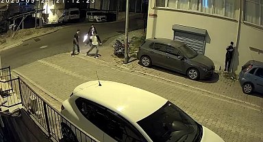 Esenyurt'ta 3 çocuğun silahlı şakası kameraya yansıdı