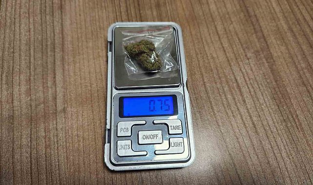Esenyurt'ta dronla tespit edilen uyuşturucu ticaretine suçüstü: 7 gözaltı
