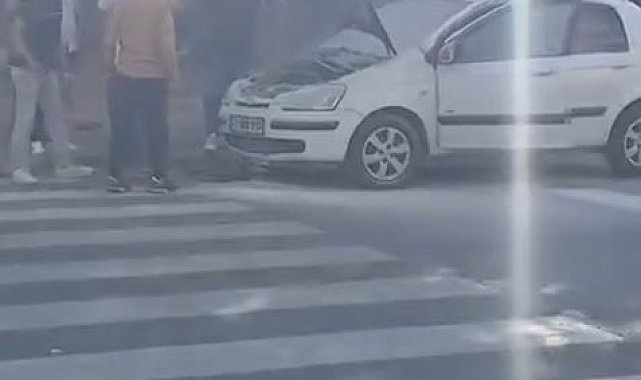 Esenyurt'ta okul önünde park halinde olan araç yandı