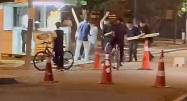 Esenyurt'ta parkta kalaslı kavga