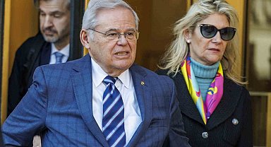 Eski ABD Senatörü Menendez'in eşi Nadine Menendez'e yolsuzluk ve rüşvet davasında 4,5 yıl hapis