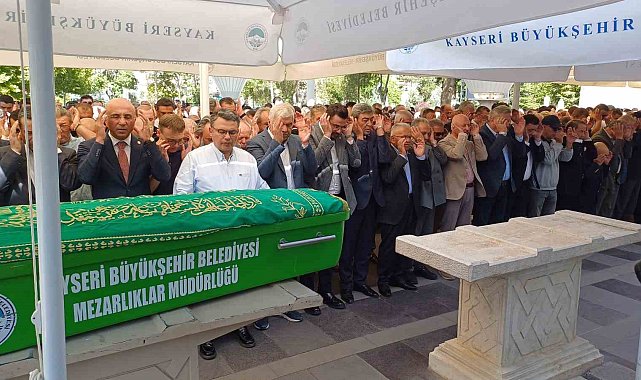 Eski belediye başkanı Hüsamettin Çetinbulut son yolculuğuna uğurlandı