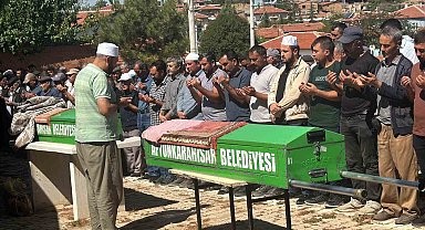 Eski kocası tarafından annesiyle birlikte öldürülen kadın toprağa verildi