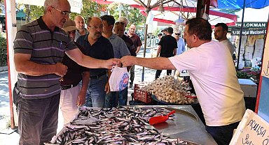 Eskişehir'de 'hayrına' balık dağıtma yarışı: 2 günde 6 ton dağıtıldı