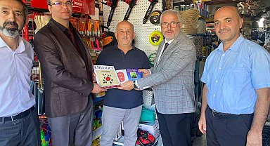 Esnafa Kur'an-ı Kerim hediye edildi