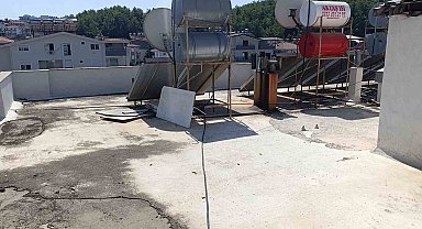 Evde unuttuğu anahtar sonu oldu, çatıdan balkona hortumla inmek isterken hayatını kaybetti