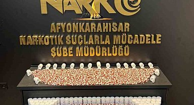 Eve yapılan uyuşturucu baskını polis kamerasında