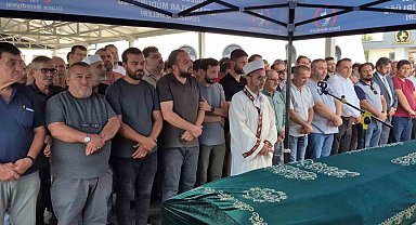 Evinde baygın bulunan çocuk son yolculuğuna uğurlandı
