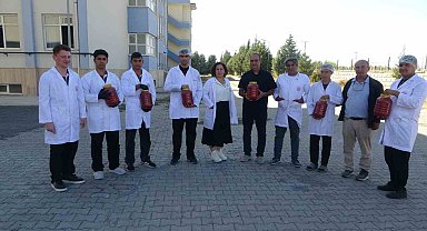 Fabrika gibi okul: Malatya'da öğrenciler domates yetiştirip salça üretiyor