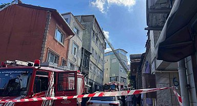 Fatih'te 5 katlı binada korkutan yangın