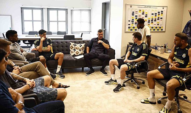 Fenerbahçe'de Başkan Sadettin Saran futbolcularla bir araya geldi