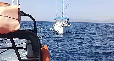 Fethiye açıklarında arızalanan yelkenli tekne kurtarıldı