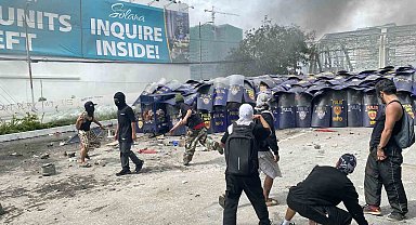 Filipinler'de on binlerce kişi yolsuzluk protestosu için sokaklara döküldü