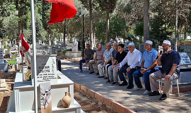 Filistin şehidi Ayşenur mezarı başında dualarla anıldı