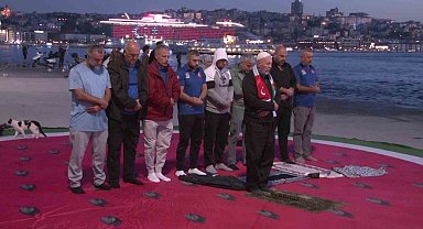 Filistin'e destek için Zeytinburnu'ndan Demokrasi ve Özgürlükler Adası'na kulaç attılar