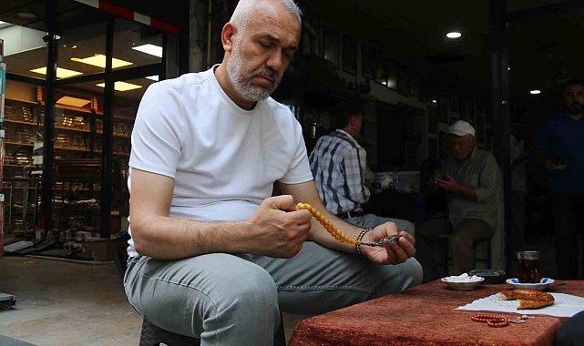 Fiyatı 10 bin doları bulabiliyor, tespih sevdalıları borsasında buluşuyor