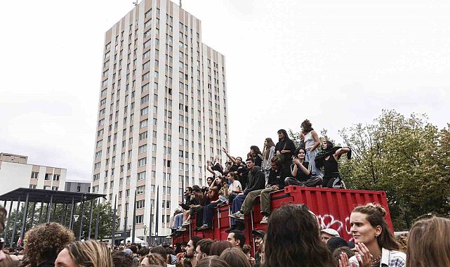 Fransa'da hükümetin kemer sıkma politikasına yönelik protestolarda 675 gözaltı