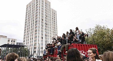 Fransa'da hükümetin kemer sıkma politikasına yönelik protestolarda 675 gözaltı