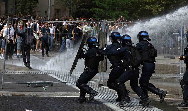 Fransa'daki protestolarda gözaltı sayısı 473'e yükseldi