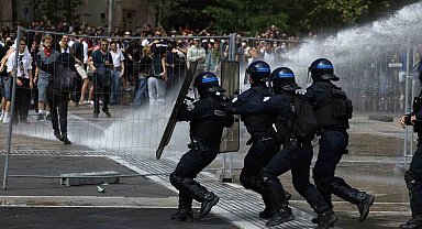 Fransa'daki protestolarda gözaltı sayısı 473'e yükseldi