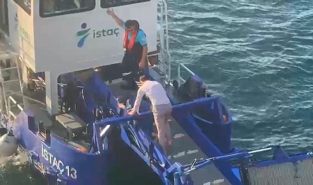 Galata Köprüsü'nden denize düşen kadını, peşinden atlayan vatandaş kurtardı