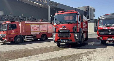 Gaziantep'te fabrika yangınında 2 kişi dumandan etkilendi