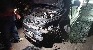 Gaziantep'te hafif ticari araç ile otomobil çarpıştı: 1 ağır yaralı