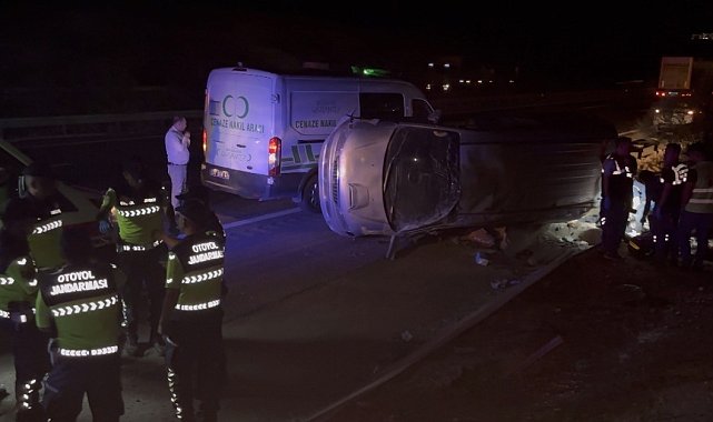 Gaziantep'te lastiği patlayan minibüs taklalar atarak devrildi: 2 ölü, 8 yaralı