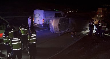 Gaziantep'te lastiği patlayan minibüs taklalar atarak devrildi: 2 ölü, 8 yaralı
