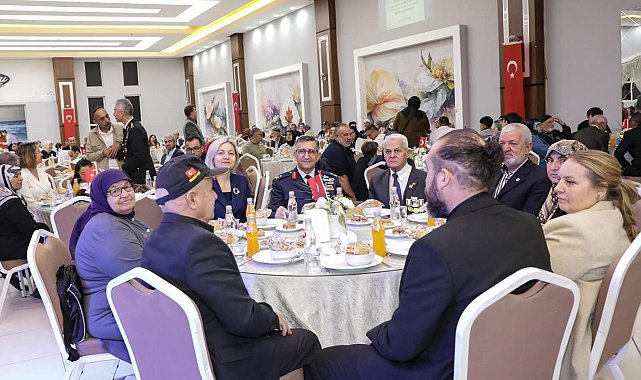 Gaziler ve şehit aileleri onuruna yemek