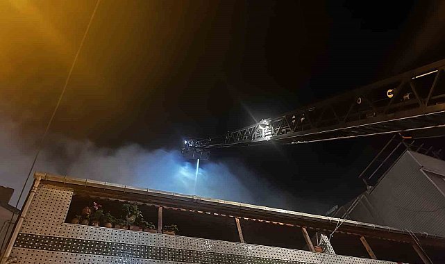 Gaziosmanpaşa'da 5 katlı binadan alevler yükseldi