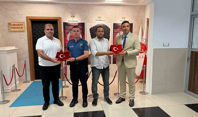 Gazipaşa'da ailesiyle yürüyen kişiyi tabancayla vuran şüpheliyi yakalayan polisler ödüllendirildi