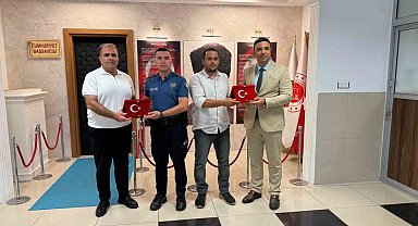 Gazipaşa'da ailesiyle yürüyen kişiyi tabancayla vuran şüpheliyi yakalayan polisler ödüllendirildi