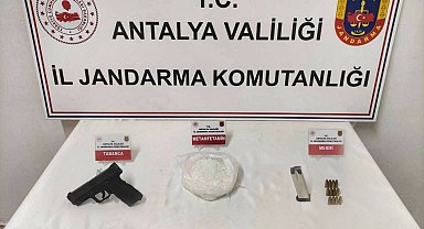 Gazipaşa'da durdurulan 2 araçtan uyuşturucu madde ve tabanca ele geçirildi
