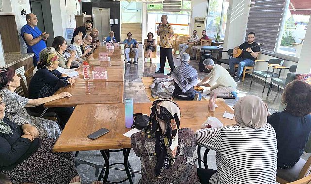 Gazipaşa'da huzurevinde sıra gecesi coşkusu