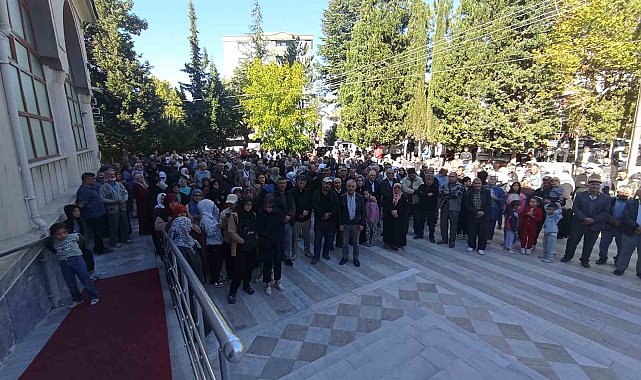 Gediz'de 31 umreci dualarla uğurlandı