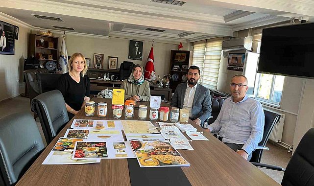 Gediz'de eğitim ve iş dünyası buluştu: Öğrenciler kooperatife tasarım desteği verdi