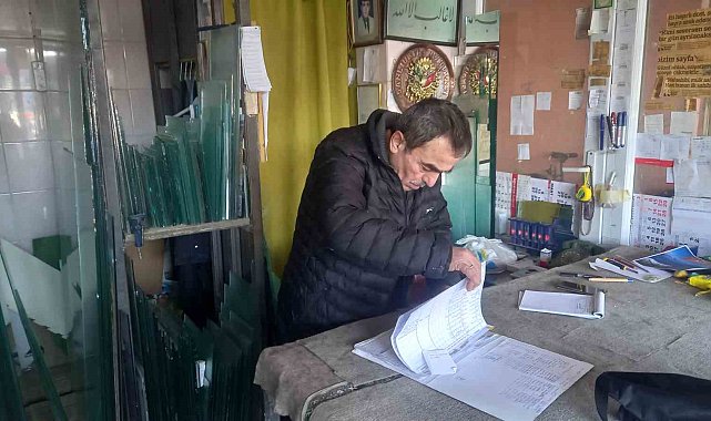 Gedizli hayırsever Mehmet Özdemir'den öğrencilere büyük destek