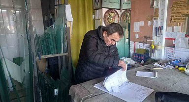 Gedizli hayırsever Mehmet Özdemir'den öğrencilere büyük destek