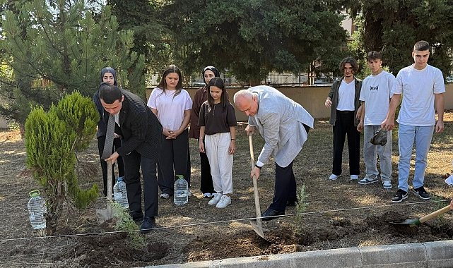 Geleceğe nefes olacak fidanlar toprakla buluştu