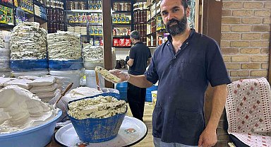 Geleneksel Van lezzeti: Kışlık küp otlu peyniri tezgâhlardaki yerini almaya başladı