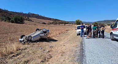 Gelibolu'da kontrolden çıkan otomobil tarlaya girdi: 2 yaralı