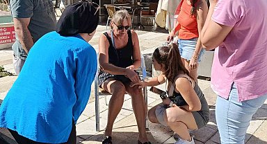 Genç sürücü, yaya geçidinde çarptığı kadının bir an olsun yanından ayrılmadı